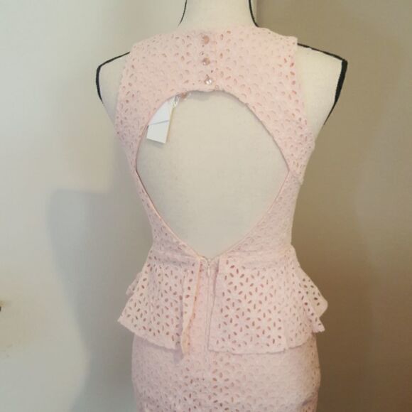 💲6️⃣ Bundled ✔️Open Back Eyelet Peplum DressPink sz XS S  - Picture 10 of 11
